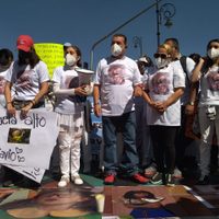 Familiares, amigos y fans marcharon en el Zócalo para exigir justicia para el actor Octavio Ocaña