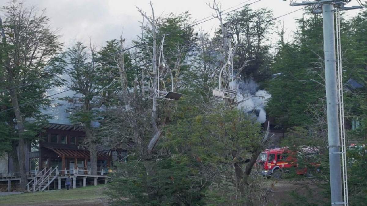 Un incendio en Las Pendientes destruyó dos comercios. Fuente: (RSM)