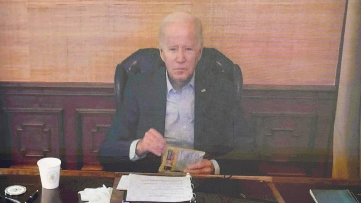 Durante una reunión virtual con sus asesores económicos el viernes, la voz de Biden sonaba ronca