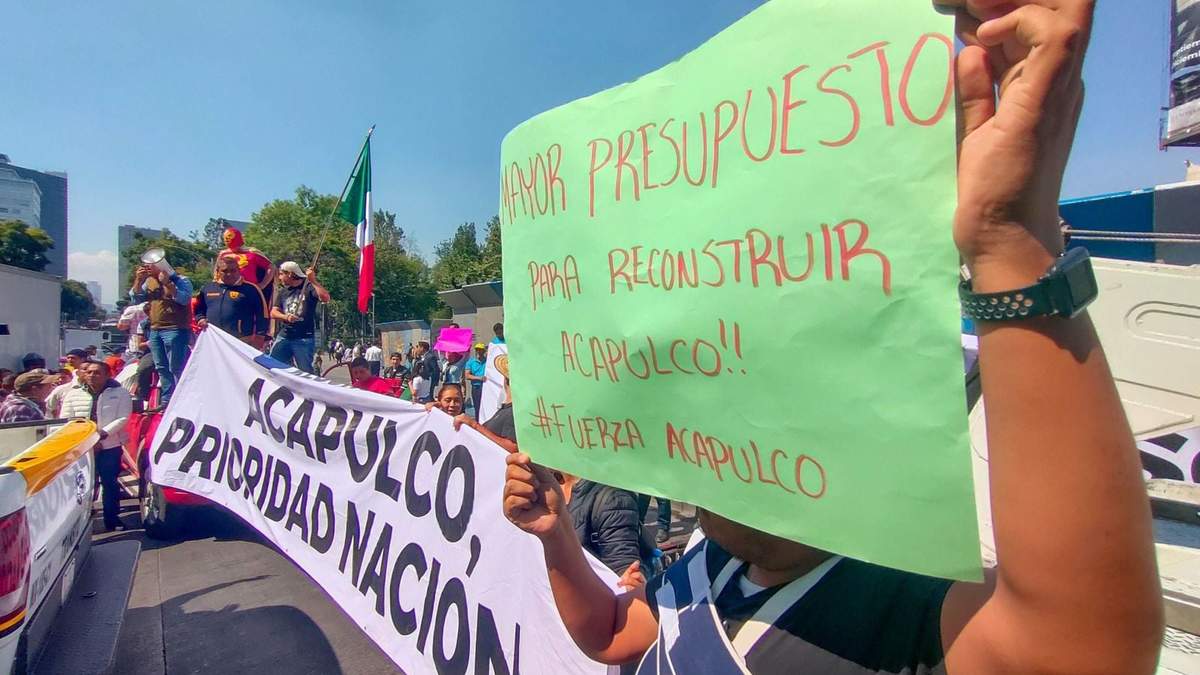 Caravana de damnificados de Acapulco por el huracán Otis, que viajan rumbo a la CDMX
