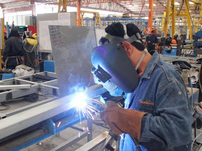 Indec: la actividad industrial subió 3,4% en septiembre y cortó una caída de ocho meses