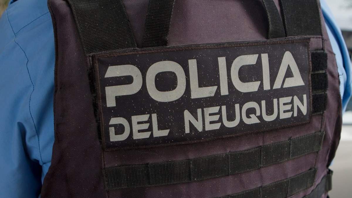 Policía de Neuquén investiga el crimen en Senillosa. Fuente: (Emiliano Ortiz - Minuto Neuquén)