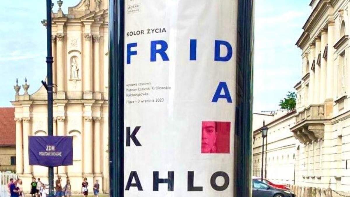 Publicidad de la exposición sobre Frida Kahlo en Polonia