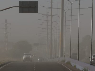 El Servicio Meteorológico Nacional advirtió por una nube de polvo y activó la alerta por viento fuerte