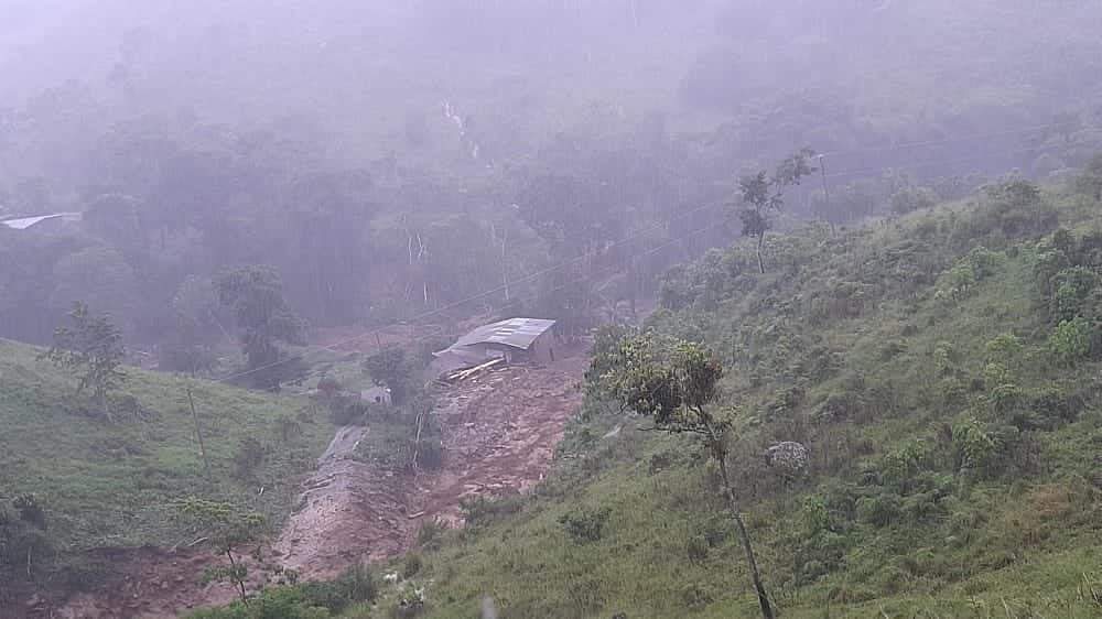 Deslave de tierra destruye una casa en Kilambé Jinotega, Nicaragua. Foto:@de_campesino