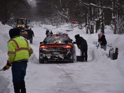 Tormenta invernal en EU: La gente está muriendo en coches, casas y bancos de nieve