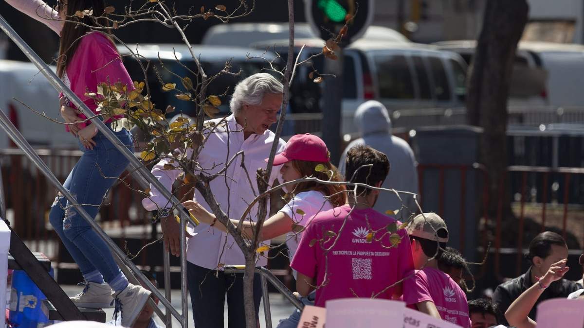 Claudio X. González en una de las marchas de la Marea Rosa