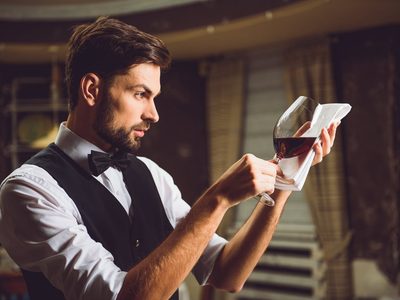 El oficio de sommelier, una actividad ligada al vino y a la hospitalidad