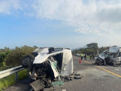 Choca comitiva que se dirigía a evento de Sheinbaum en Veracruz; hay 3 muertos y 10 heridos