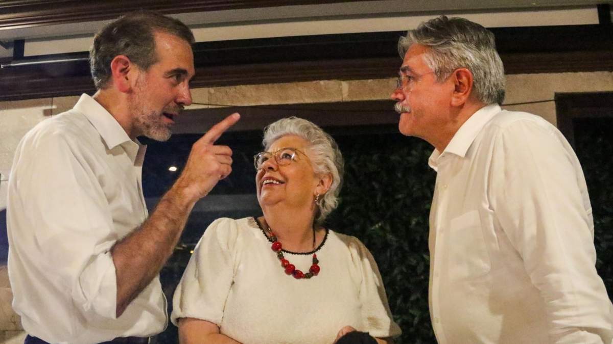 Lorenzo Córdova, María Marván y Leonardo Valdés, entre los firmantes. La imagen, de agosto de 2025