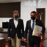 Silvano Aureoles ahora visitó el INE; lo recibió Lorenzo Córdova