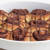 Rolls de cacao con chocolate derretido: una bomba de sabor que no te podés perder este finde