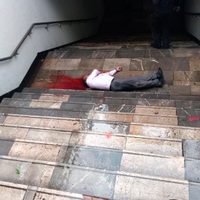 Hombre muere baleado en escaleras del Metro División del Norte