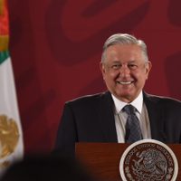'Los gritos los convierto en becas”, dice AMLO ante protesta en Anenecuilco