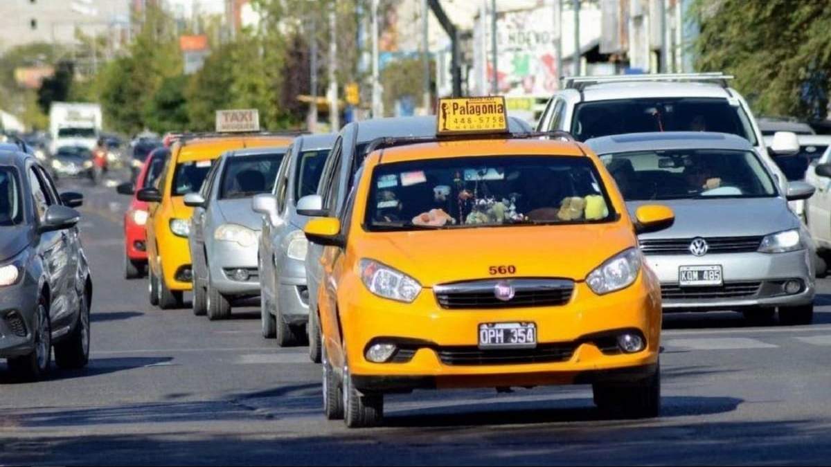 Desde este viernes 6 de octubre necesitás 30 % más para tomar un taxi en Neuquén. Fuente: (Minuto Neuquén)