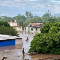 Fallecen dos personas y miles resultan afectadas por inundaciones y deslaves en Veracruz