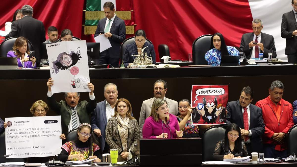 Cartelones contra Xóchitl Gálvez