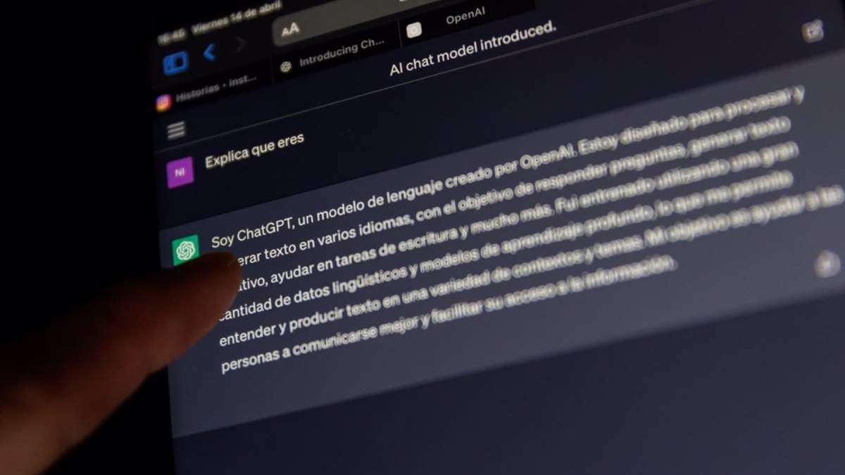 La página web de ChatGPt en una tablet