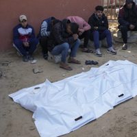 Nuevos ataques aéreos israelíes en Gaza matan al menos a 21 personas