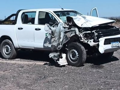 Cinco petroleros heridos en un choque entre dos camionetas camino a Rincón de los Sauces