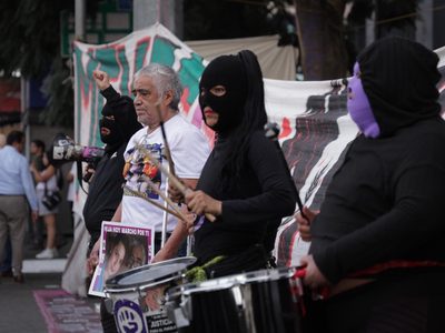 Miles de mujeres marchan sin violencia rumbo al Zócalo en el 25N