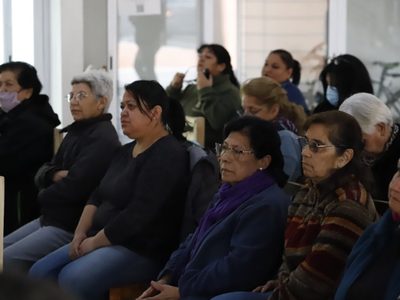 Adultos mayores recibieron una capacitación sobre estafas virtuales