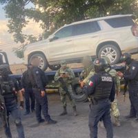 Roban vehículo a Sergio Torres, exalcalde de Culiacán