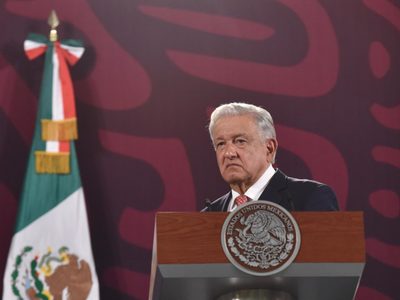 Disidencia de la CNTE determinará cuándo quitarán plantón del Zócalo: AMLO
