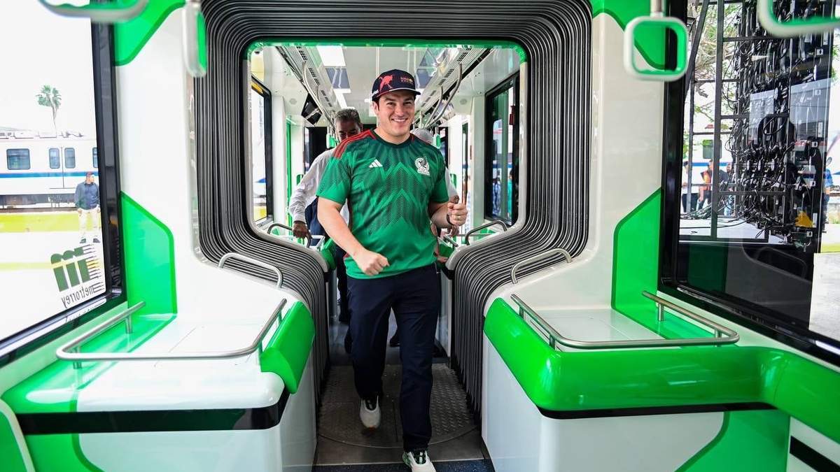 El gobernador de Nuevo León en la presentación del Digital Rail Transit