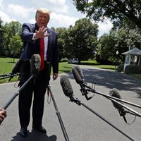 Trump dice que odia la foto del salvadoreño que se ahogó junto con su hija; culpa a demócratas