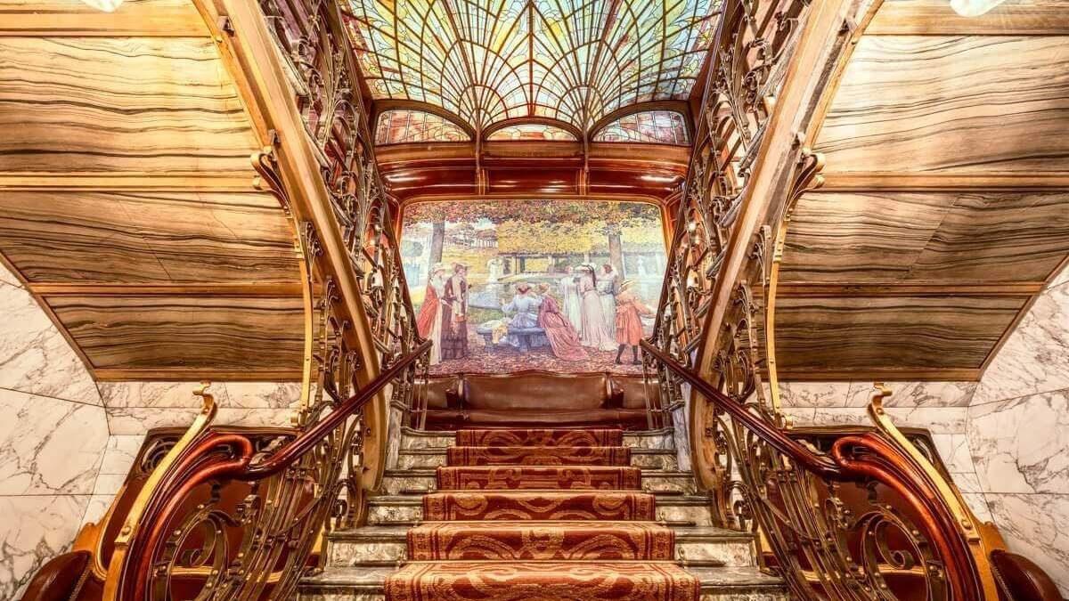 Vitrales y diseño de vanguardia en mansión belga. Fuente: (Instagram)