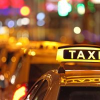 Confuso episodio entre una taxista y un motociclista accidentado