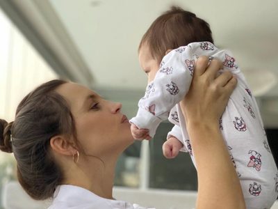 Cambio de look: Mía, la hija de Sabrina Garciarena, se prepara para el verano con este nuevo estilo