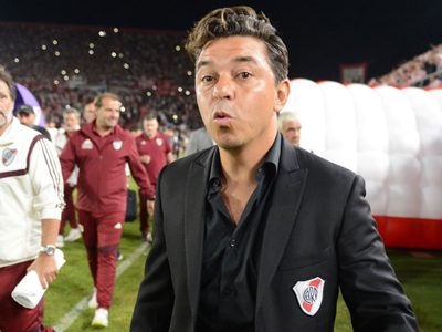 Marcelo Gallardo donó su emblemático saco por una causa solidaria