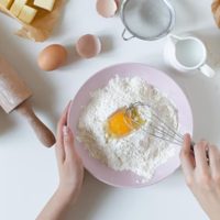 Olvídate de gastar fortuna en la panadería: prepará esta masa rendidora para alfajores, pastafrola o lo que gustes