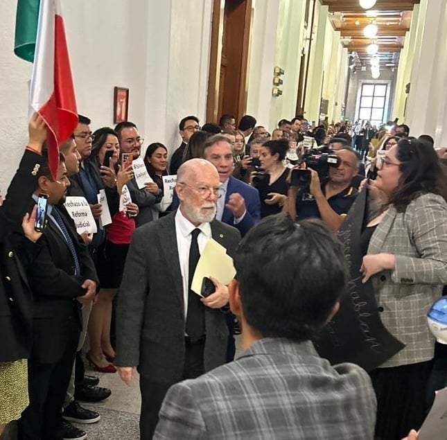 La sesión de la SCJN fue suspendida luego de que trabajadores del Máximo Tribunal se manifestaron contra la reforma judicial