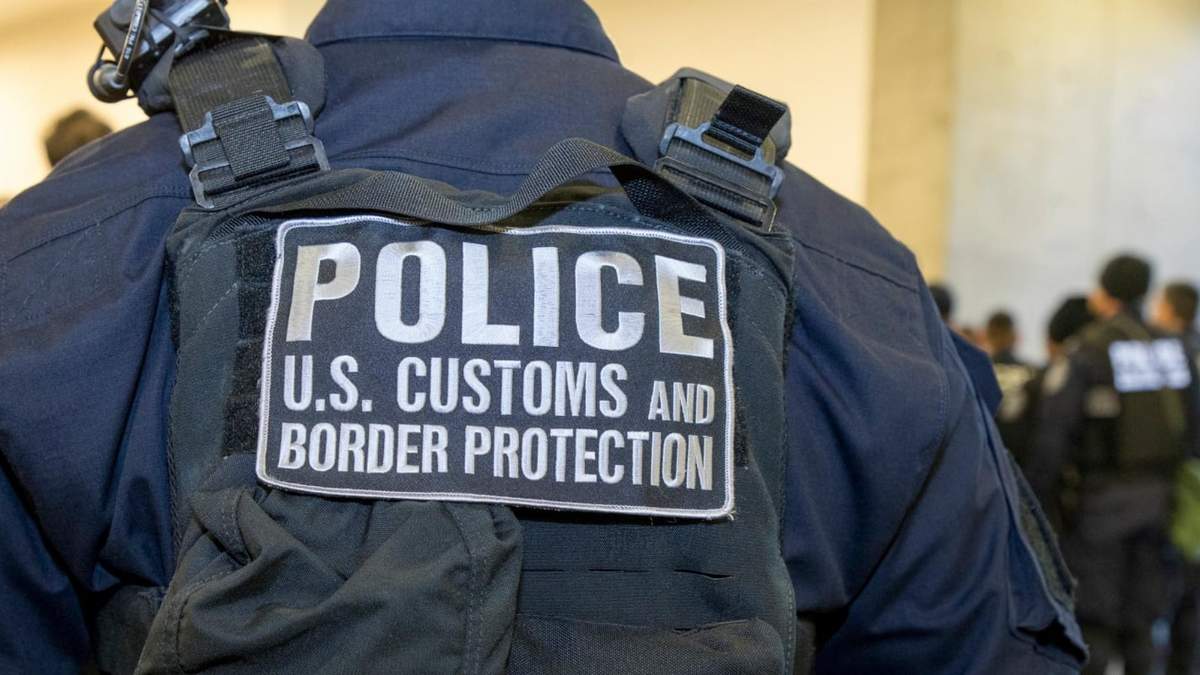 En audiencias para solicitar asilo, agentes del gobierno de Estados Unidos llenaron mal los formularios a propósito