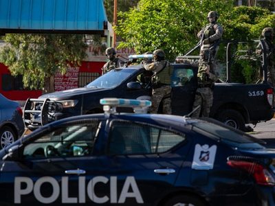 Megaoperativo con 37 allanamientos y 20 detenidos en La Favorita