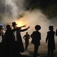 Israel bombardea y pone a Gaza bajo asedio tras incursión de Hamas, que amenaza con ejecutar rehenes
