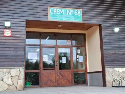 CPEM 68: conflicto entre estudiantes derivó en un intento de ingreso violento por parte de personas adultas