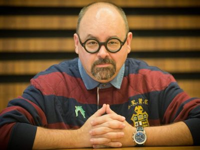 Una vida llena de logros: Carlos Ruiz Zafón, el escritor que rompió récords en España