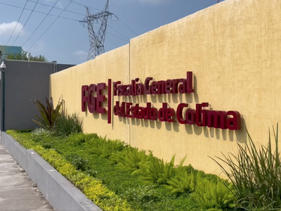 Atacan a balazos a una agente del Ministerio Público en Colima