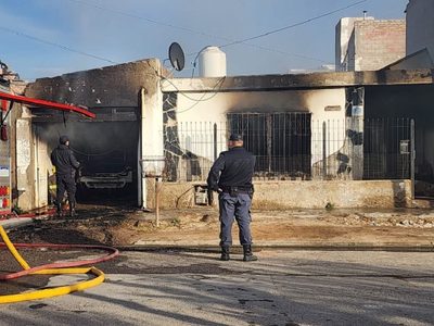 Se incendió una vivienda en Bouquet Roldán y murieron dos gatos