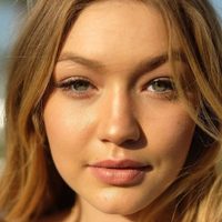 ¡Sigue en tendencia! Gigi Hadid estuvo en la portada de una importante revista con su hermana
