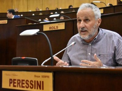 Peressini en campaña: presentó un proyecto para que se construya una usina cultural en Plottier