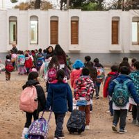 Después de un mes, alumnos de la Escuela 207 retomaron las clases, ahora en el Centro Nayahue