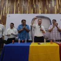 Santiago Taboada suma a su campaña a líder del "Cártel del Transporte" de la CDMX