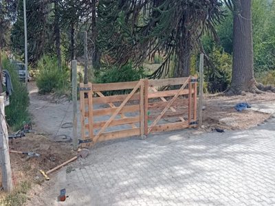 Una vecina de Villa Pehuenia colocó una tranquera sin autorización y fue denunciada por el municipio