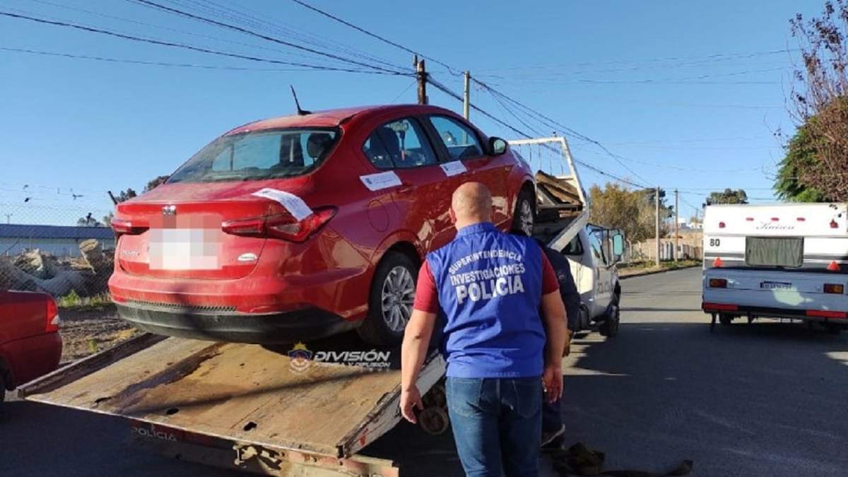 En la ciudad se realizaron numerosos allanamientos pedidos desde Corrientes. Un contador neuquino está prófugo. Fuente: (Prensa Policía)