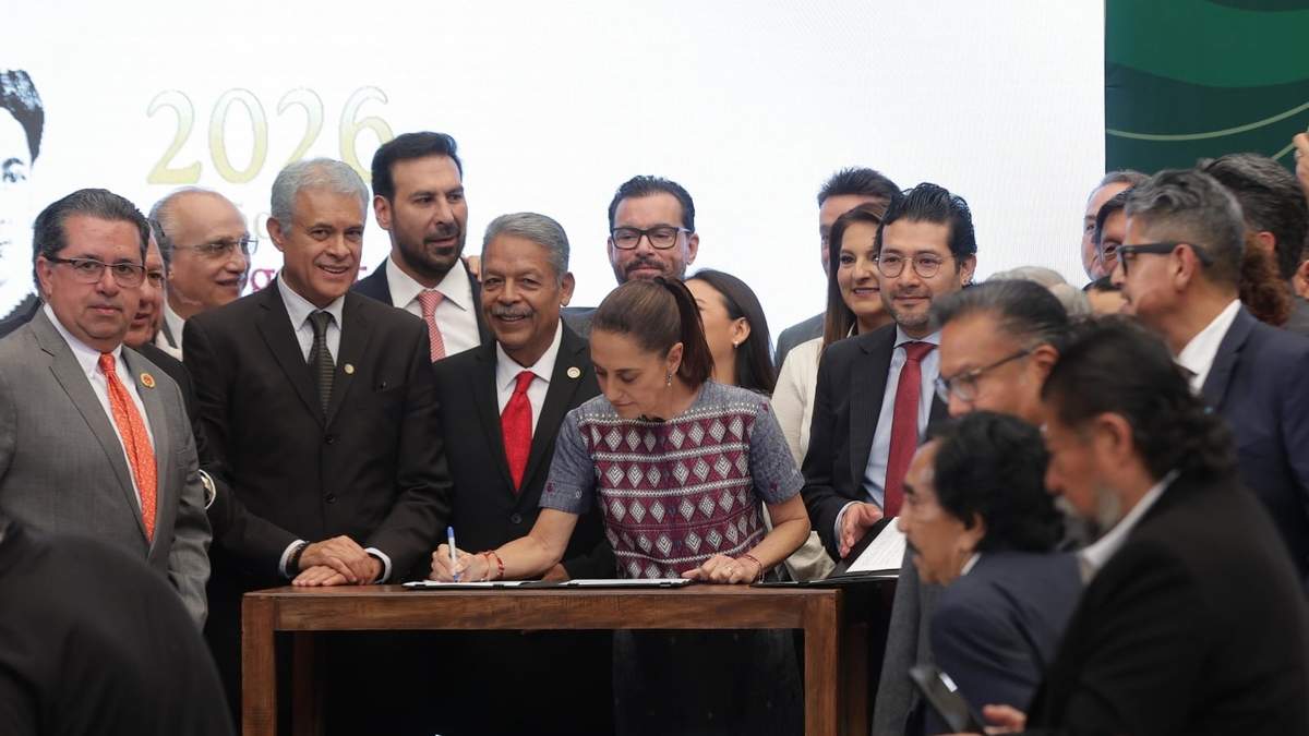 La presidenta Claudia Sheinbaum con líderes sindicales